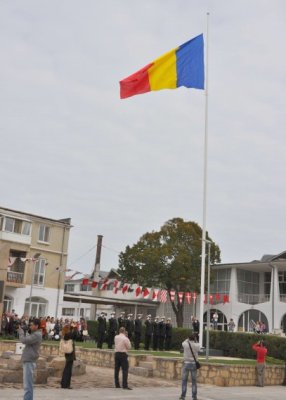 La Mangalia a fost înălţat un drapel pe un catarg de 22 de metri
